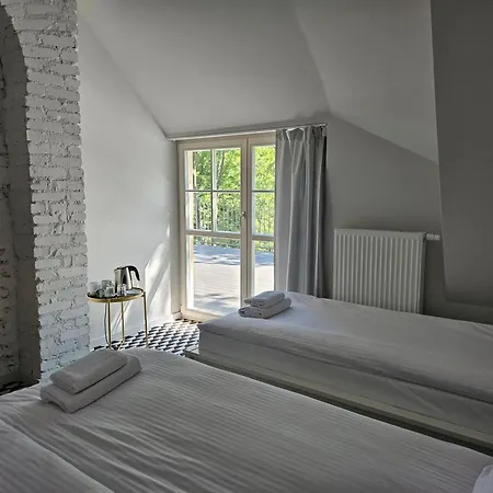 ゲストハウス Perlowy Dworek ベジヘロボ