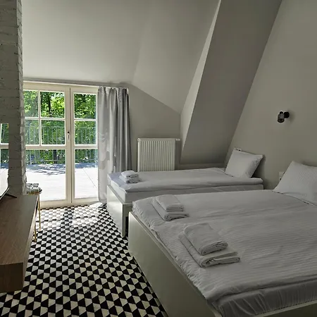 ゲストハウス Perlowy Dworek 3*